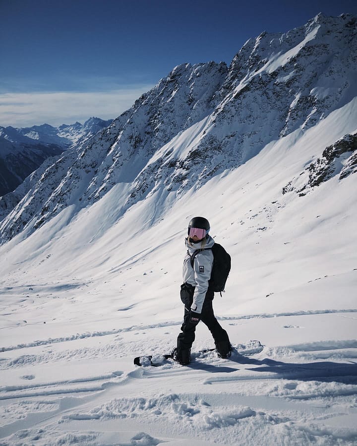 Zákazník @sarah_bacher_ v Moss W Bunda na Snowboard Dámské Light Grey/Black