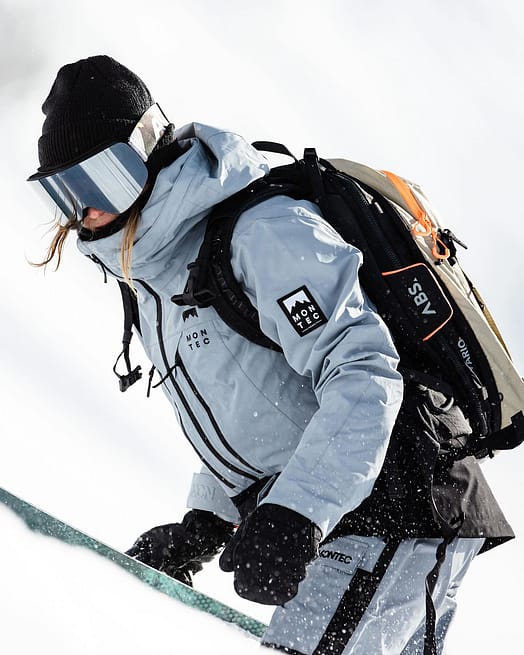 Customer @sarah_bacher_ in Moss W Snowboard Jacket Women Soft Blue/Black Renewed