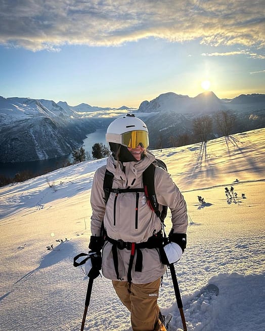 Client @vickanwahlen dans Fawk W Veste Snowboard Femme Sand