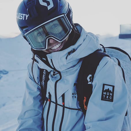 Customer @zuzawitych in Moss W Snowboard Jacket Women Soft Blue/Black Renewed