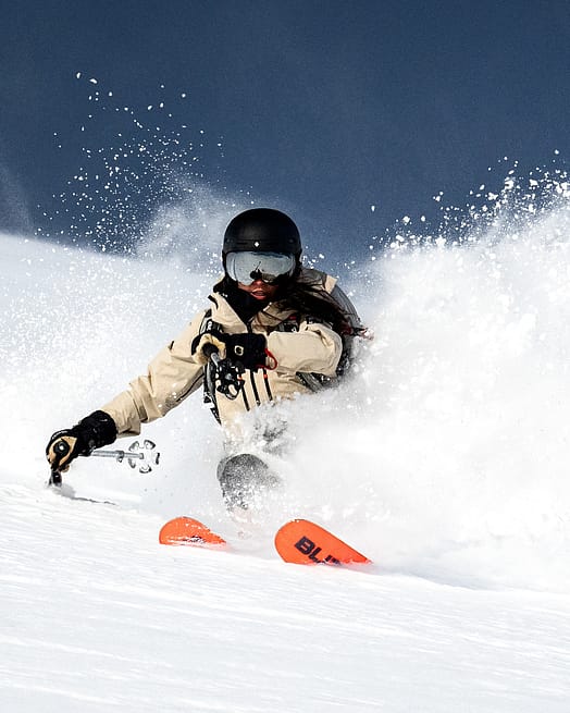 Customer @_chelsea.seber in Moss W Snowboard Jacket Women Sand/Black Renewed