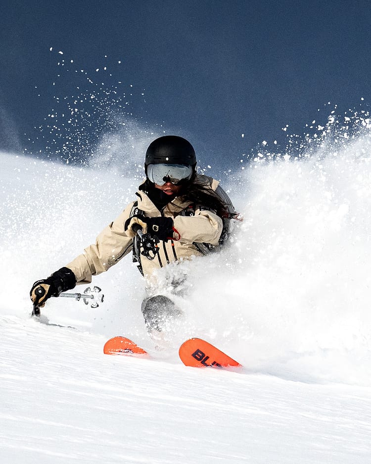 Customer @_chelsea.seber in Moss W Veste Snowboard Femme Sand/Black Renewed