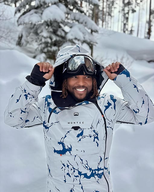 @ainsley.06 porte Montec Doom Snowboard Jacket Ice