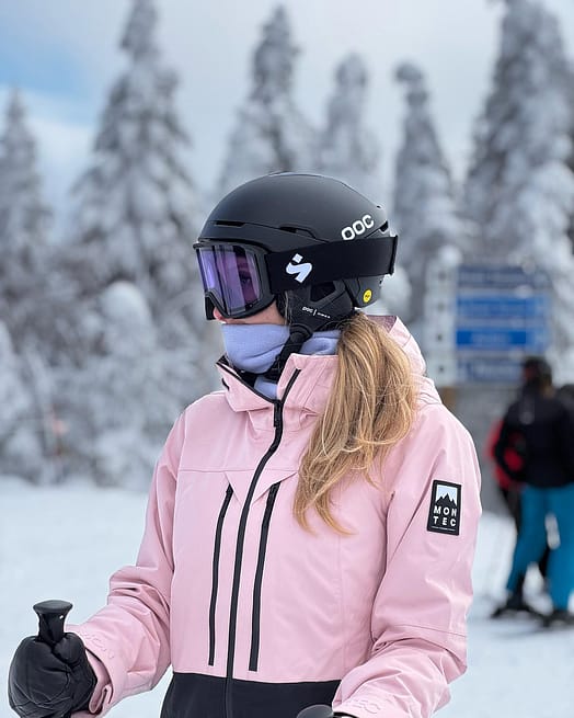 Customer @kyrawex in Moss W Snowboard Jacket Women Soft Pink/Black Renewed
