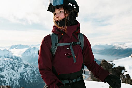 @louisealbinsson porte Montec Doom W Snowboard Jacket Burgundy/Black