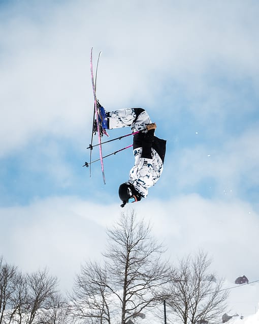 @alvaropenades porte Montec Arch Snowboard Jacket Ice/Black