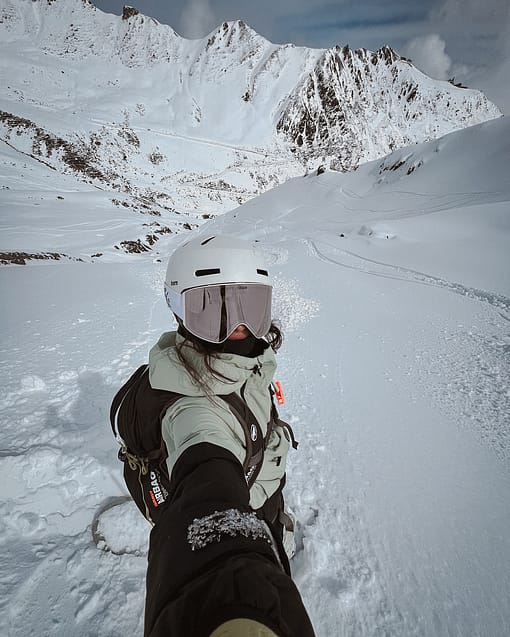@kamila_novak porte Montec Dune W Snowboard Jacket Soft Green/Black