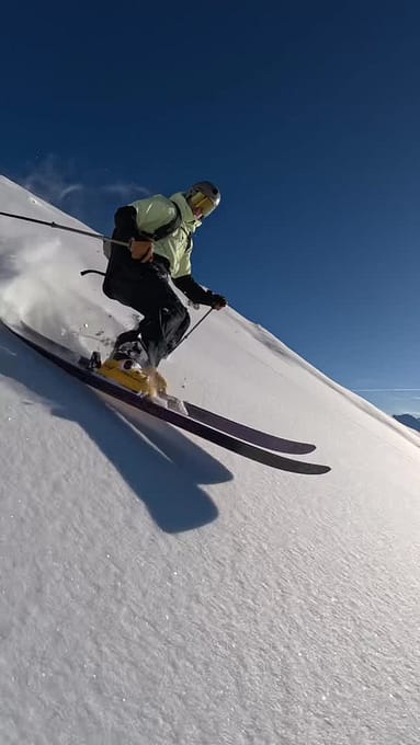 @felixwiemers porte Montec Arch Snowboard Jacket Faded Neon/Black