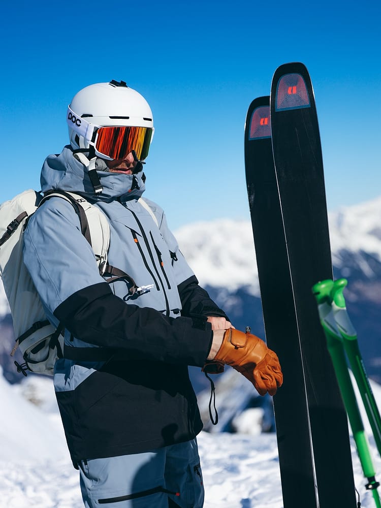 Kunden @kevin_maderegger i Montec Arch Snowboard Jacket Soft Blue/Black