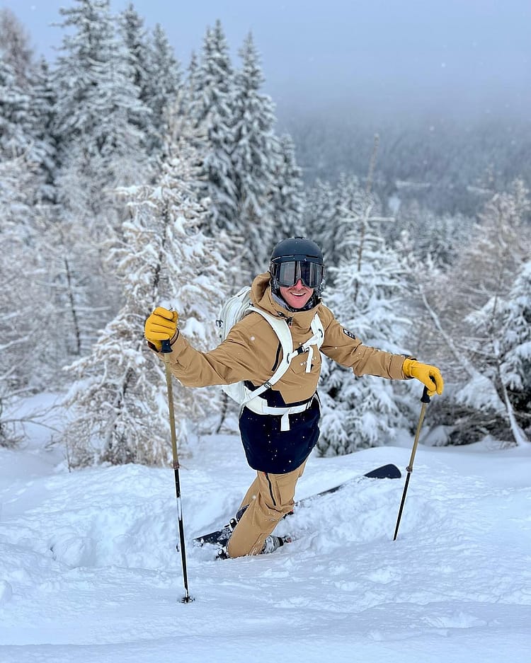 Customer @kevlator in Doom Snowboard Jacket Men Gold/Black