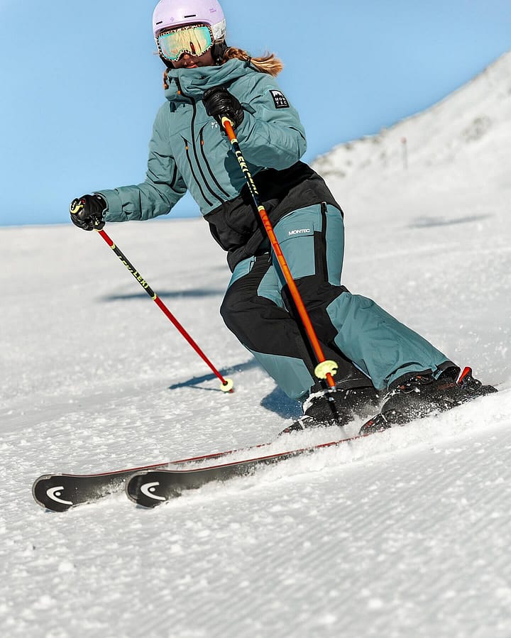 Customer @chiara.lou_ in Fawk W Snowboard Pants Women Atlantic/Black