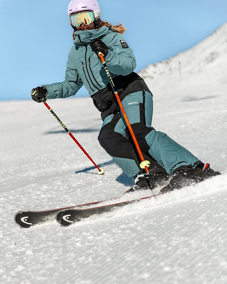 Customer @chiara.lou_ in Fawk W Snowboard Pants Women Atlantic/Black