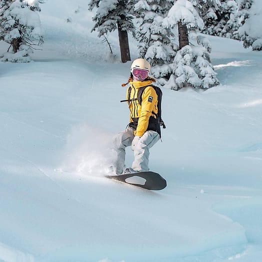 Client @_mandyzhu dans Moss W 2020 Veste Snowboard Femme Yellow/Black Renewed