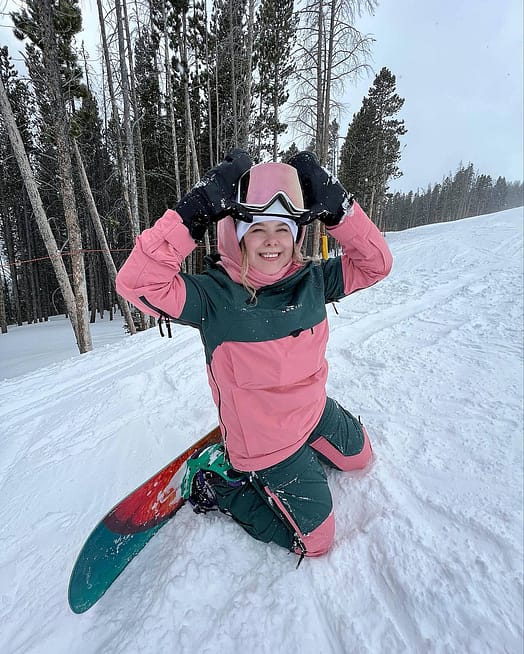 Zákazník @tesahargis v Dune W 2021 Bunda na Snowboard Dámské Dark Atlantic/Pink