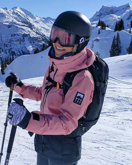 Zákazník @curious.carmencita v Moss W 2021 Bunda na Snowboard Dámské Pink/Black Renewed