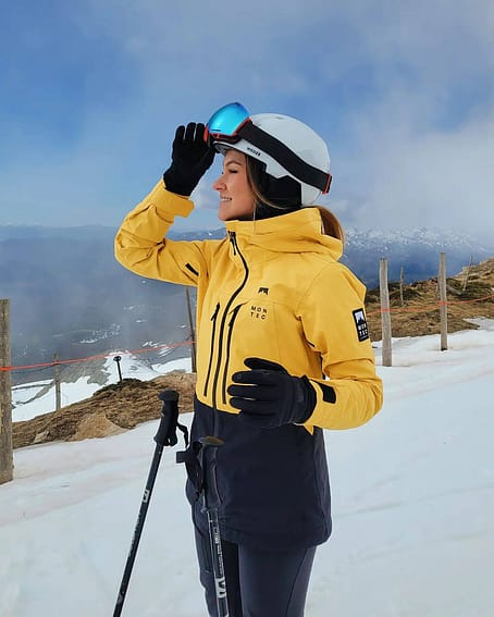 Client @montse810 dans Moss W 2020 Veste Snowboard Femme Yellow/Black Renewed