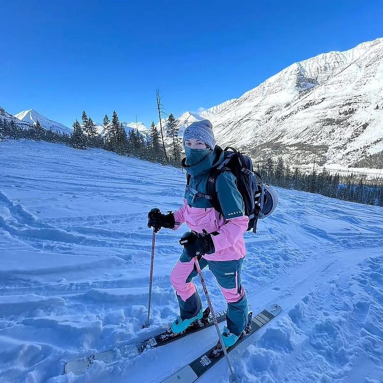 Customer @maude_segleski in Fawk W 21 Pantalones Snowboard Mujer Dark Atlantic/Pink