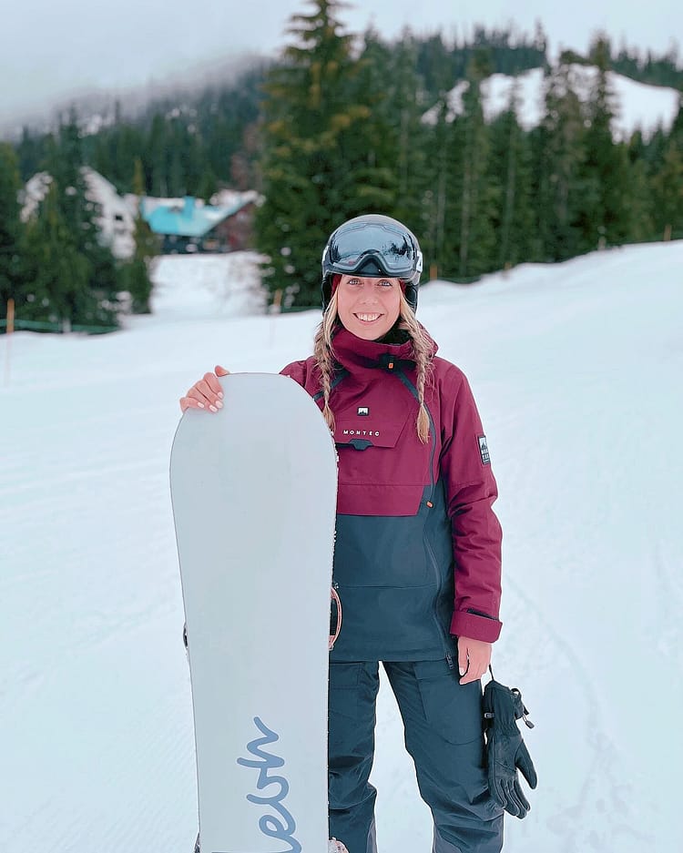 Zákazník @cocomariebc v Doom W 21 Bunda na Snowboard Dámské Burgundy/Black