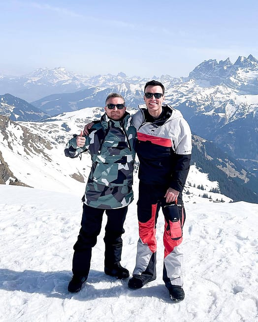 Klient @liamdoolin10 w Dune 21 Kurtka Snowboardowa Mężczyźni Light Grey/Coral/Black