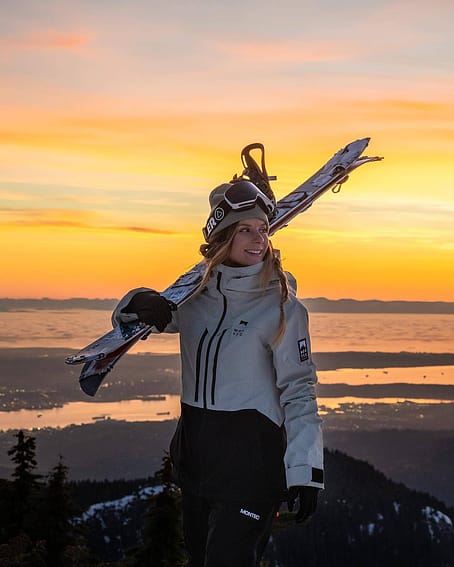 Customer @wandering_withdirtyfeet in Moss W Snowboard Jacket Women Soft Green/Black Renewed