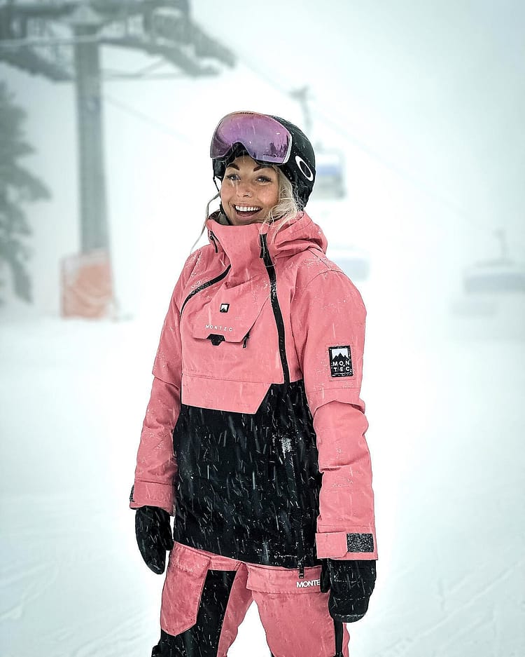 Customer @veroonicamh in Doom W 21 Kurtka Snowboardowa Kobiety Pink/Black
