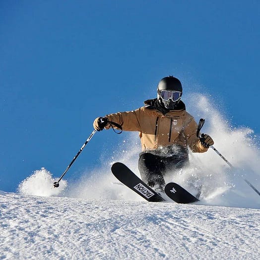 Customer @romanhardonniere in Fawk 2020 Ski Jacket Men Gold/Black