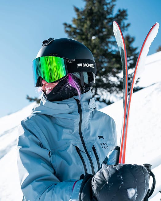 Customer @pyrouu in Moss W Snowboard Jacket Women Soft Blue/Black Renewed
