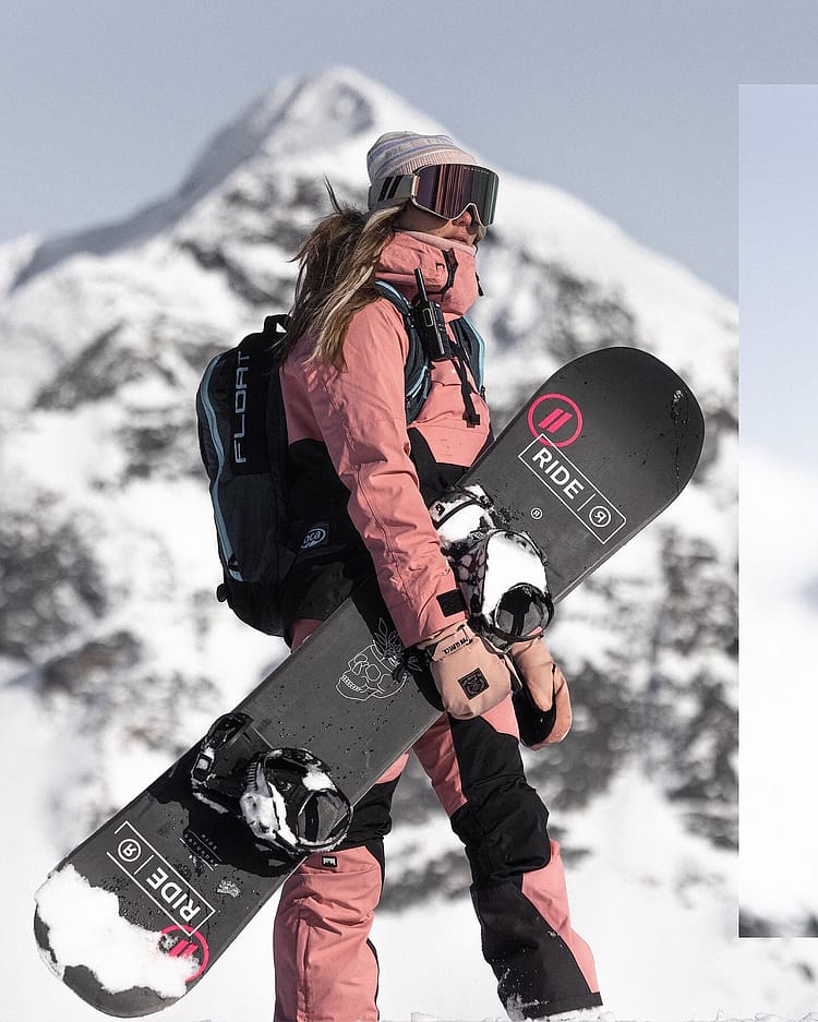 Customer @jessikajenson in Doom W 21 Kurtka Snowboardowa Kobiety Pink/Black