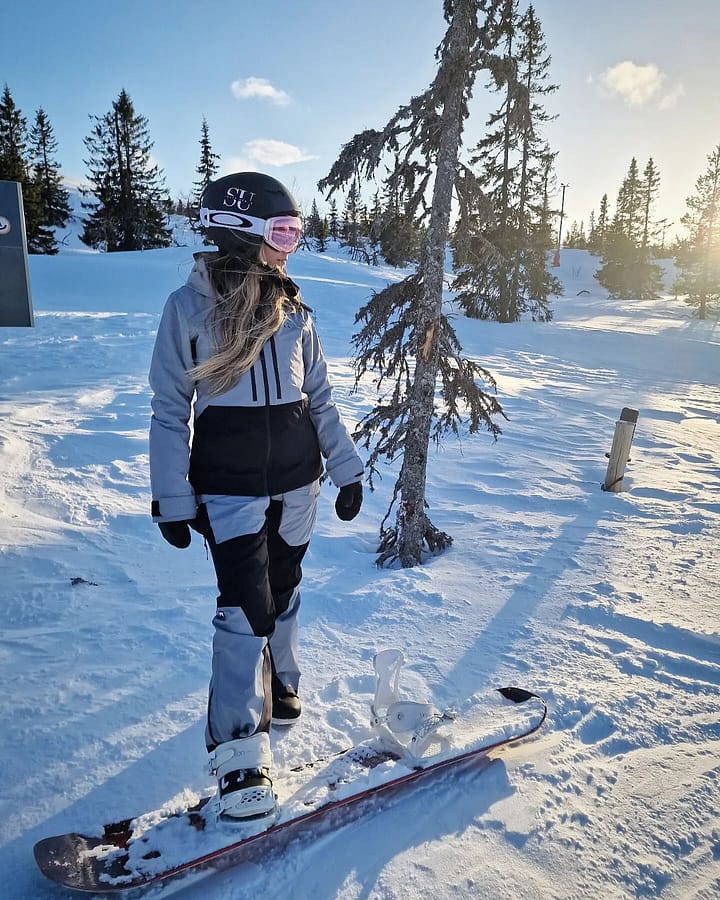 Cliente @kirstyellenmurfin93 in Moss W Giacca Snowboard Donna Soft Blue/Black