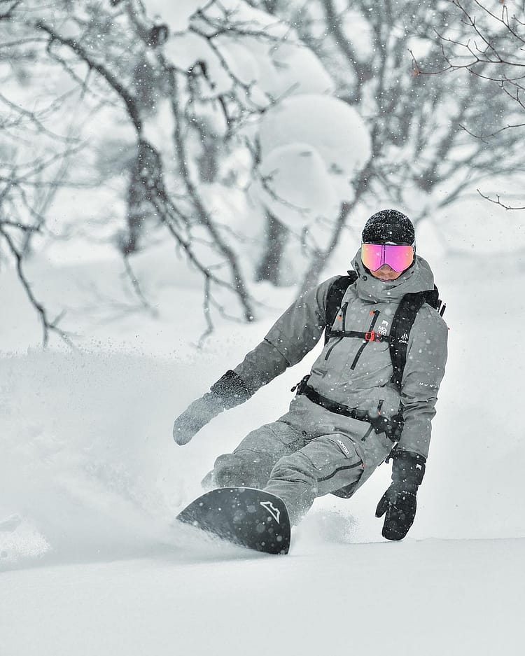 Customer @frozen__fingers in Fawk Snowboard Pants Men Greenish Renewed