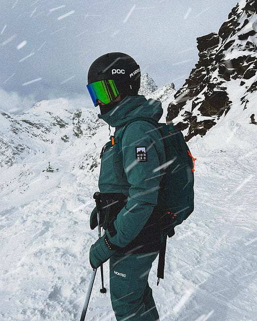 Customer @tammy_leonie in Doom W Snowboard Jacket Women Dark Atlantic/Black