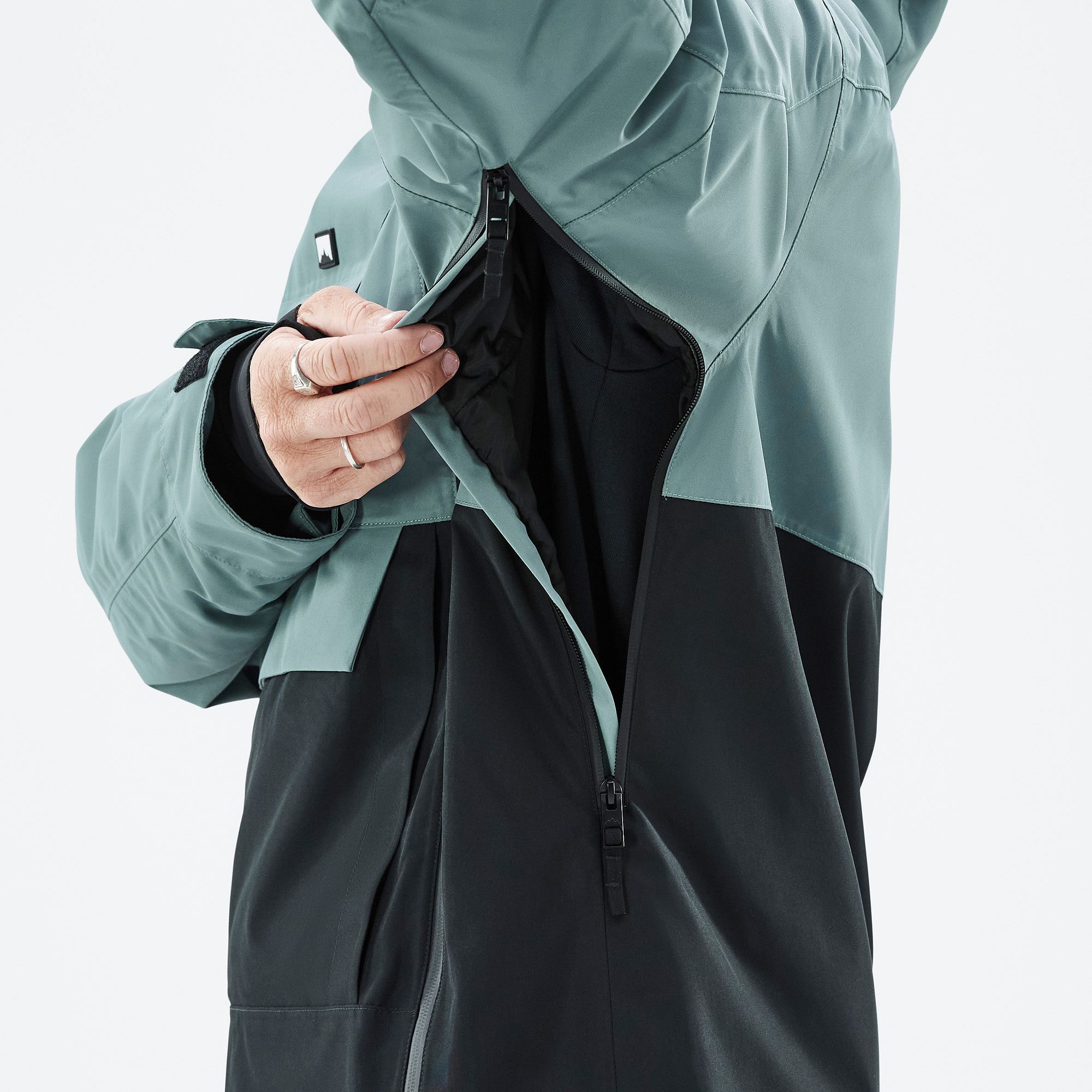MONTEC ブラック スノーボード アノラック M(日本L) MONTEC ブラック スノーボード アノラック M(日本L)