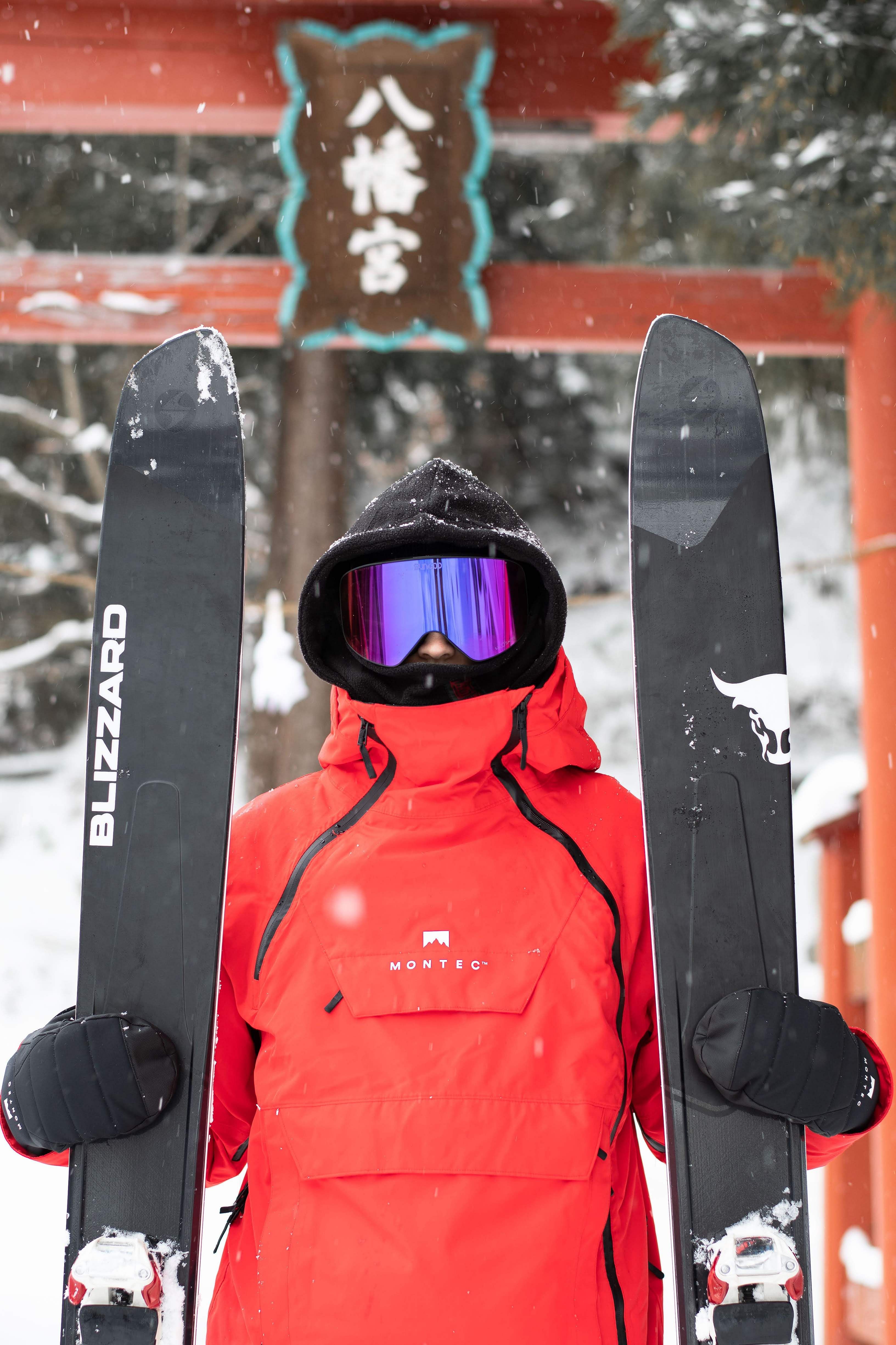 Image 3 of 3 - Zach Munro