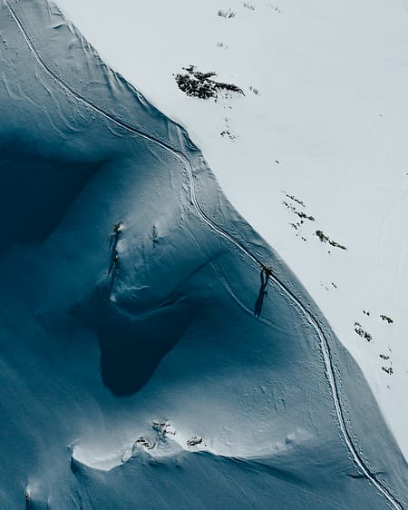 Image 2 of 3 - Luke Nagler Skiing