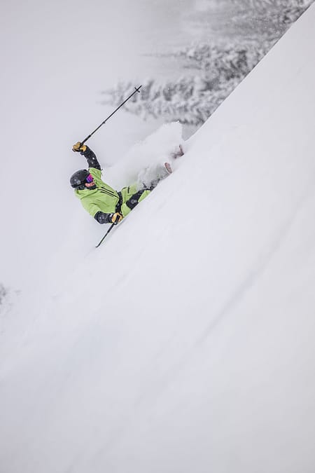 Image 2 of 3 - Ian Deans skiing