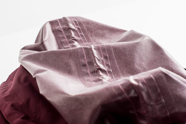 Hoe je thuis waterdichte kleding kunt repareren – Montec Magazine Hoe je thuis waterdichte kleding kunt repareren - Montec Magazine