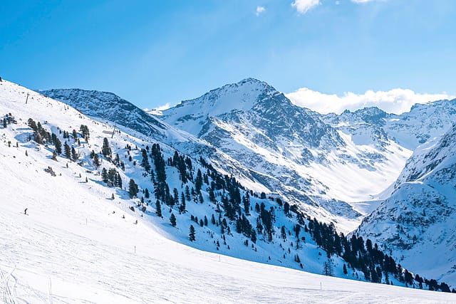 The 10 best resorts for snowboarding in the world | Montec Mag