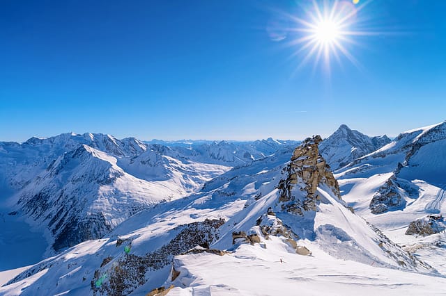 10-resorts-for-summer-skiing-in-Europe-Montec-Magazine 10-resorts-for-summer-skiing-in-europe-montec-magazine